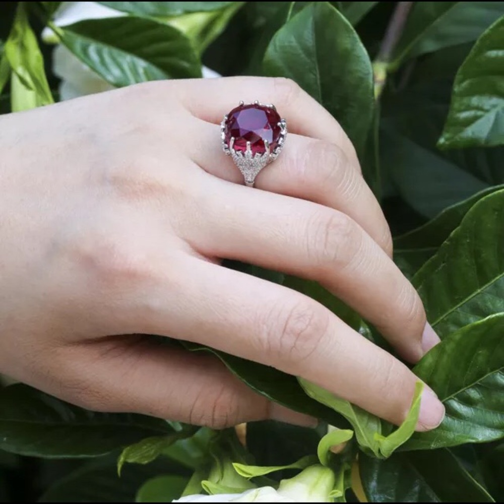 Gorgeous 925 Silver Garnet Ring